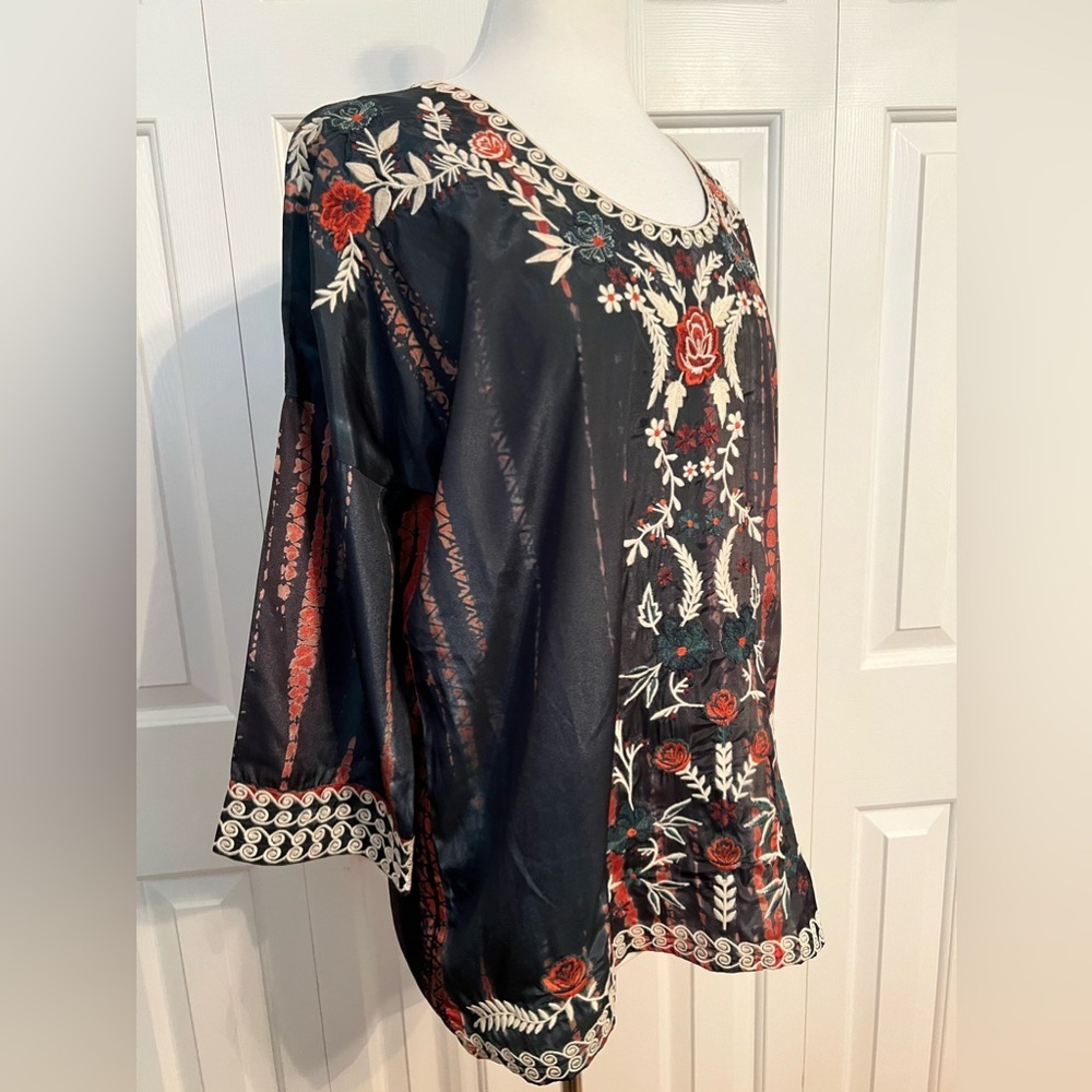 Caite and Kyla Brielle Polysilk Embroidered Blouse. Size Small- Oversized - Picture 6 of 11